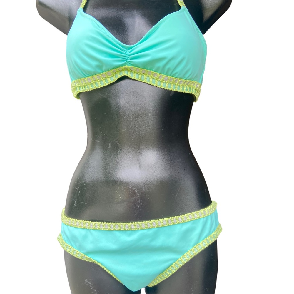 Victorias Secret Bikini Set! Top-Small Bottoms-Medium - Picture 4 of 13